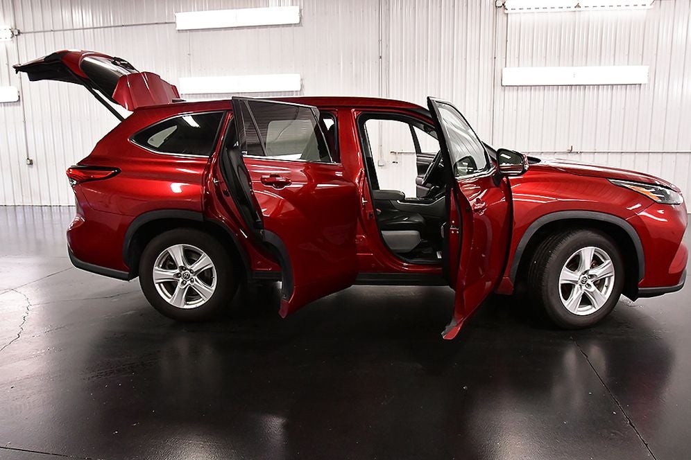 2022 Toyota Highlander LE